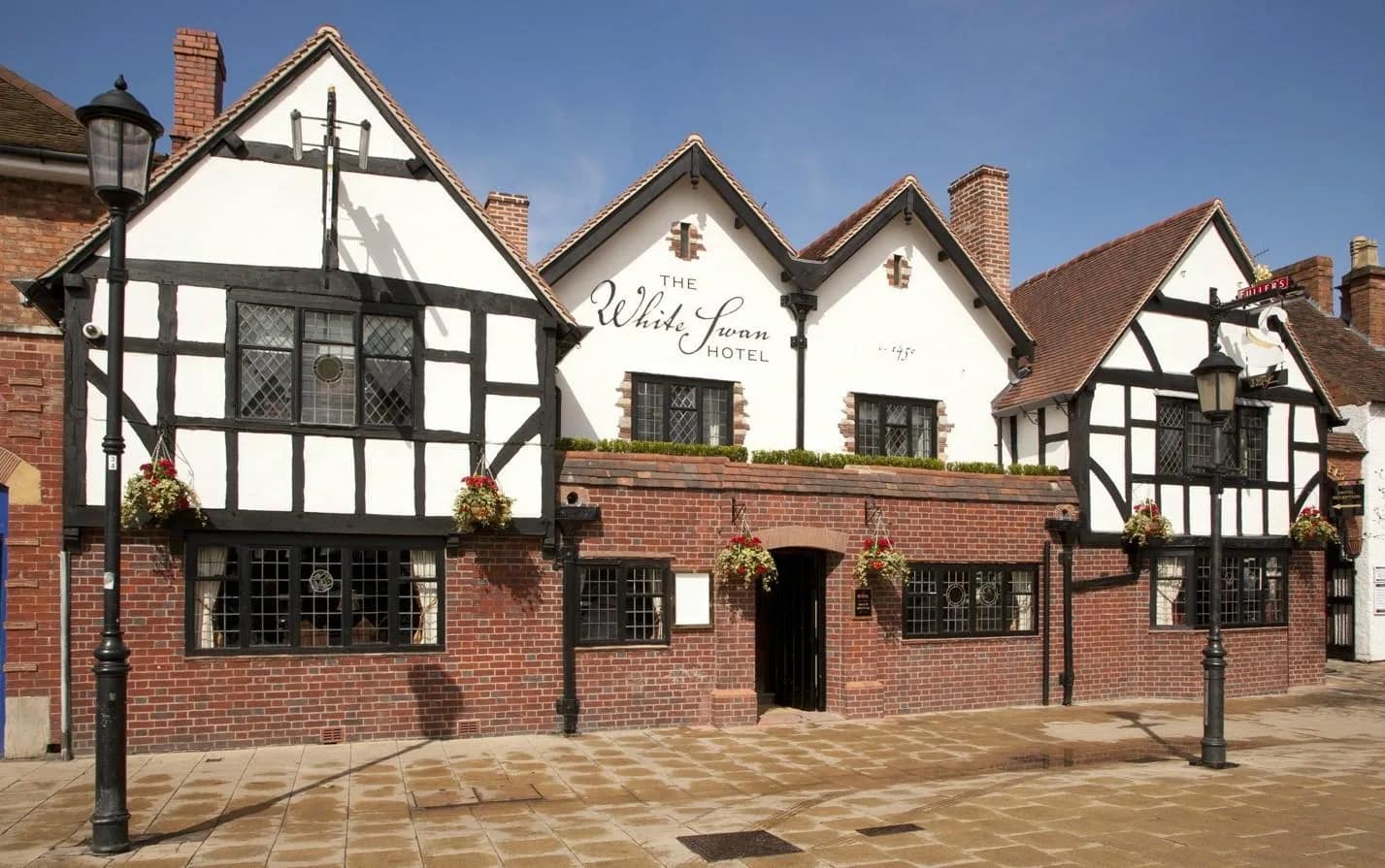white-swan-hotel Whire swan Hotel Stratford upon Avon Cotswolds Day Tour Booking Page