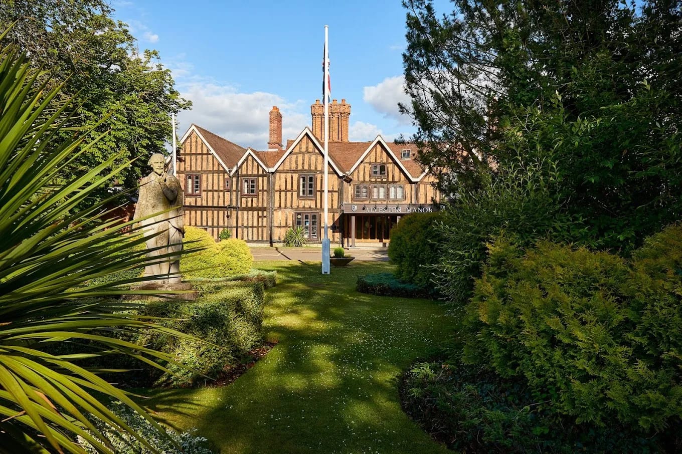 Macdonald Alveston Manor Hotel Stratford-upon-Avon - Hotel Exterior